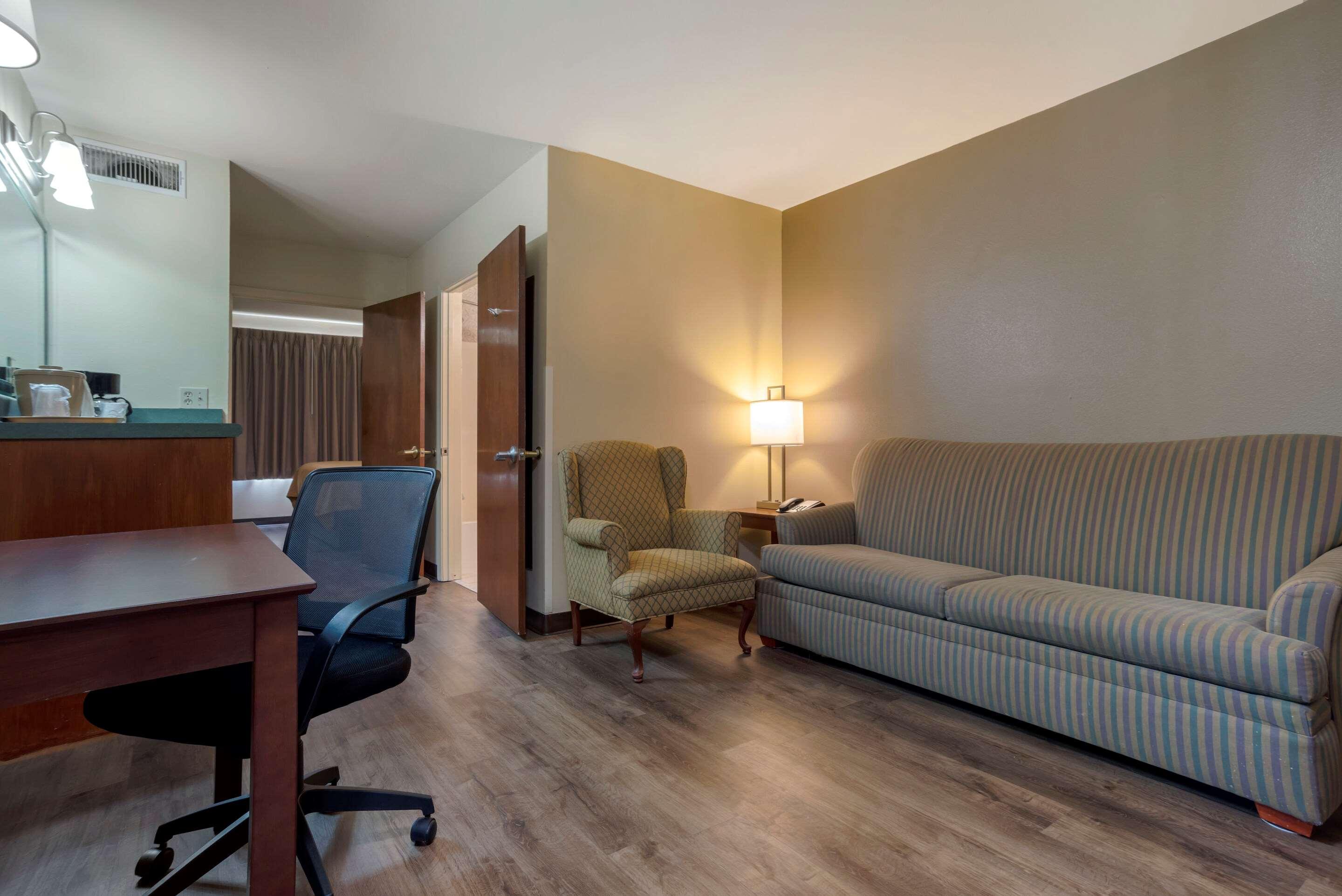 Econo Lodge Inn & Suites Flowood Exterior foto